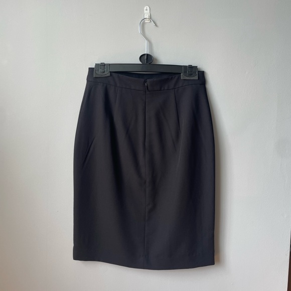 Black Mango Skirt 🖤 - Picture 3 of 6